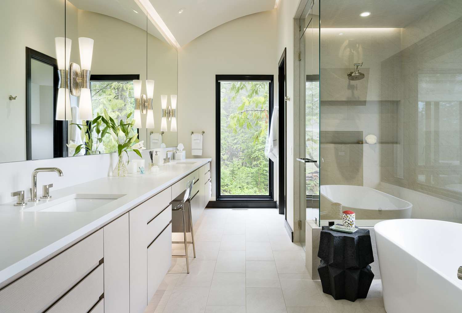 Why a Black Frame Shower Screen Is a Must-Have in 2025